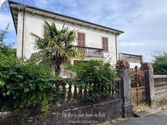 Casa Bi/Trifamiliare in Residenziale