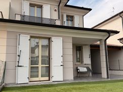 Casa Bi/Trifamiliare in Residenziale