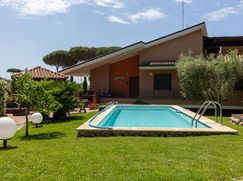 Casa Bi/Trifamiliare in Residenziale