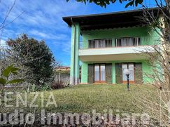 Casa Bi/Trifamiliare in Residenziale