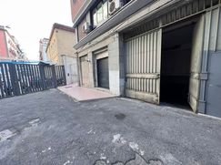 Negozio/Locale commerciale in Commerciale
