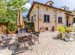 Casa Bi/Trifamiliare in Residenziale