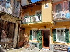 Casa Bi/Trifamiliare in Residenziale