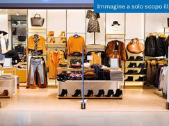 Negozio/Locale commerciale in Commerciale