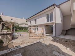 Casa Bi/Trifamiliare in Residenziale