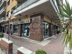 Negozio/Locale commerciale in Commerciale