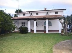 Casa Bi/Trifamiliare in Residenziale
