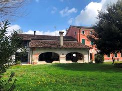 Casa Bi/Trifamiliare in Residenziale