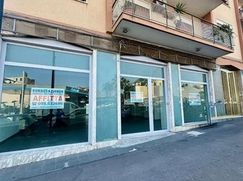 Negozio/Locale commerciale in Commerciale
