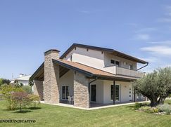 Casa Bi/Trifamiliare in Residenziale