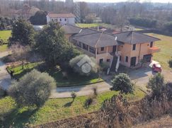 Casa Bi/Trifamiliare in Residenziale
