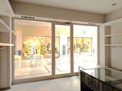 Negozio/Locale commerciale in Commerciale