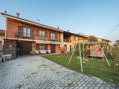 Casa Bi/Trifamiliare in Residenziale