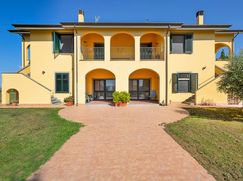 Casa Bi/Trifamiliare in Residenziale