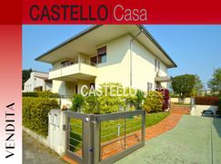 Casa Bi/Trifamiliare in Residenziale