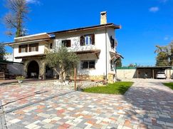 Casa Bi/Trifamiliare in Residenziale
