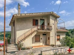 Casa Bi/Trifamiliare in Residenziale