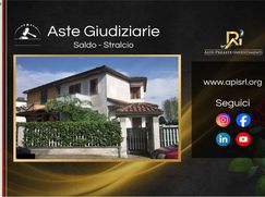 Casa Bi/Trifamiliare in Residenziale