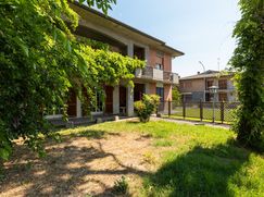 Casa Bi/Trifamiliare in Residenziale