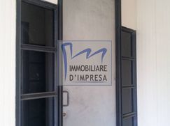 Negozio/Locale commerciale in Commerciale