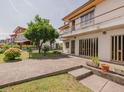 Casa Bi/Trifamiliare in Residenziale
