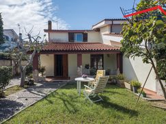 Casa Bi/Trifamiliare in Residenziale