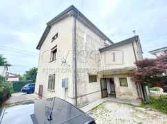 Casa Bi/Trifamiliare in Residenziale