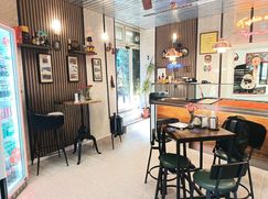 Attività/Licenza (con o senza mura) in Commerciale