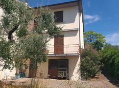 Casa Bi/Trifamiliare in Residenziale