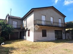 Casa Bi/Trifamiliare in Residenziale