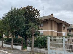 Casa Bi/Trifamiliare in Residenziale