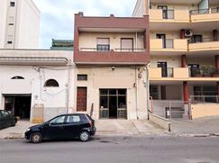 Negozio/Locale commerciale in Commerciale