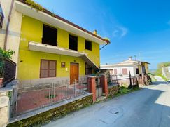 Casa Bi/Trifamiliare in Residenziale
