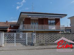 Casa Bi/Trifamiliare in Residenziale
