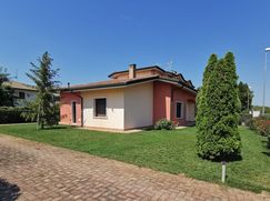 Casa Bi/Trifamiliare in Residenziale