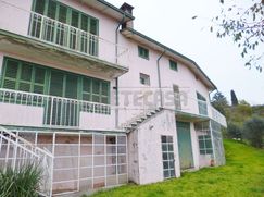 Casa Bi/Trifamiliare in Residenziale