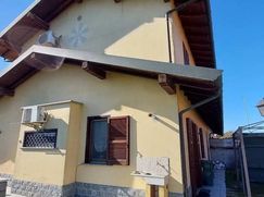 Casa Bi/Trifamiliare in Residenziale