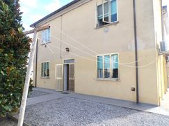 Casa Bi/Trifamiliare in Residenziale