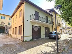 Casa Bi/Trifamiliare in Residenziale