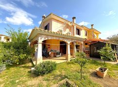 Casa Bi/Trifamiliare in Residenziale