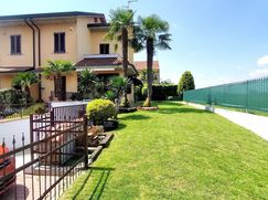 Casa Bi/Trifamiliare in Residenziale