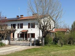 Casa Bi/Trifamiliare in Residenziale