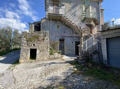 Casa Bi/Trifamiliare in Residenziale