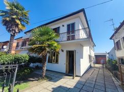 Casa Bi/Trifamiliare in Residenziale