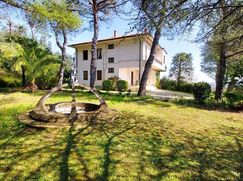 Casa Bi/Trifamiliare in Residenziale