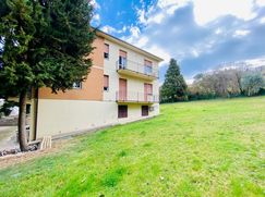 Casa Bi/Trifamiliare in Residenziale