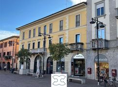 Negozio/Locale commerciale in Commerciale