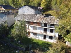 Casa Bi/Trifamiliare in Residenziale