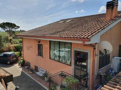 Casa Bi/Trifamiliare in Residenziale