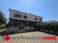 Casa Bi/Trifamiliare in Residenziale